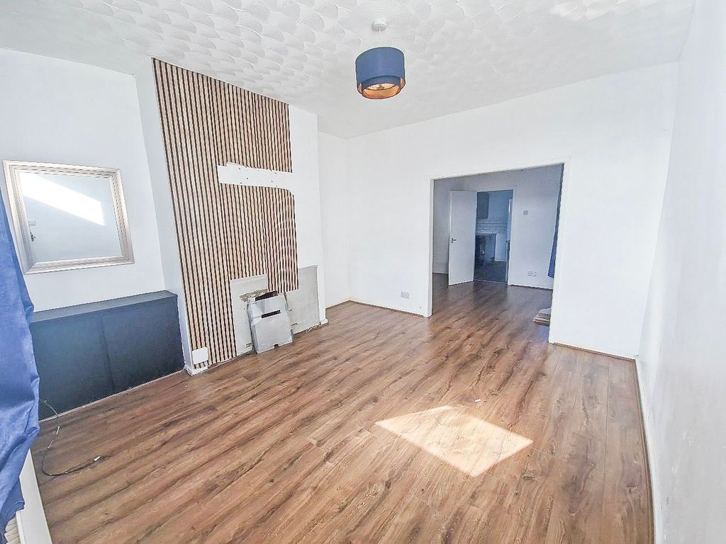 Property photo 2 of 15 S59B3B7d5-5069-4449-B6E8-d953Dd2E3F02 (1)