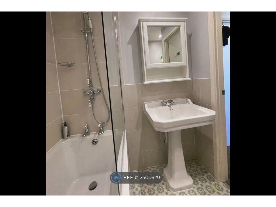 Property photo 2 of 9 Bathroom