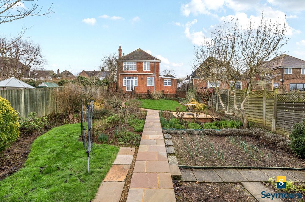 Property photo 2 of 27 Landscaped