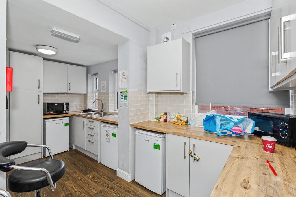 Property photo 2 of 22 30 Westbourne Street, Walsall, West Midlands, Ws4 2Jb
