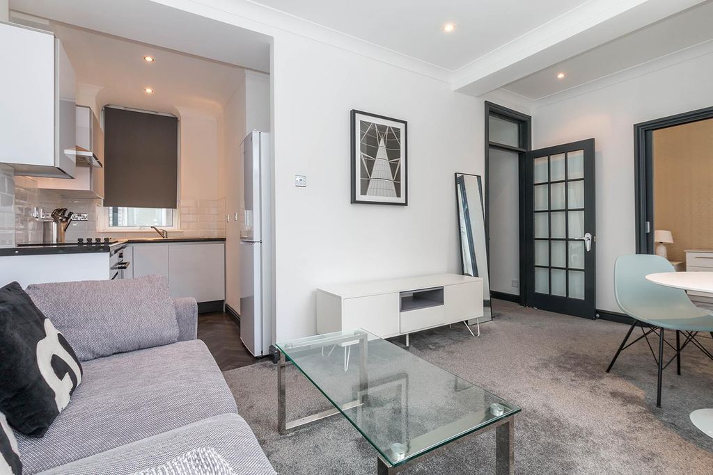 Property photo 3 of 9 Living/Dining Area