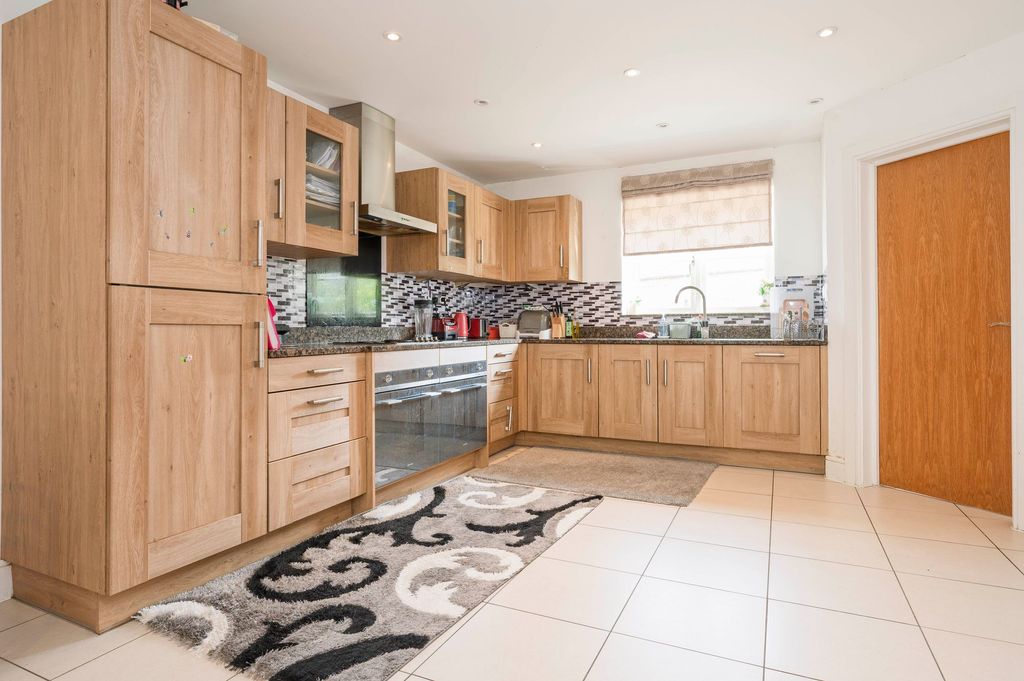 Property photo 2 of 19 Kitchen