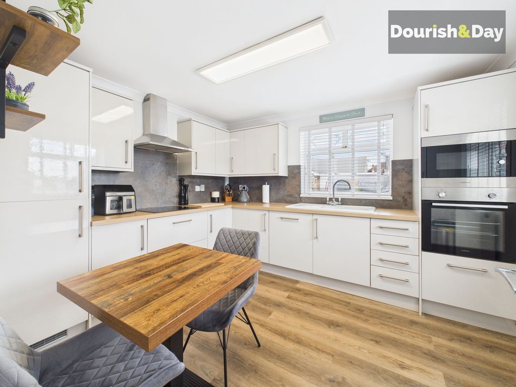 Property photo 2 of 16 Kitchen