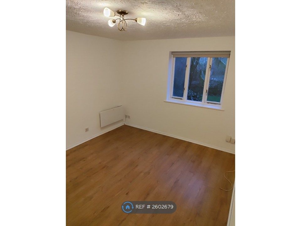 Property photo 2 of 5 Living Room