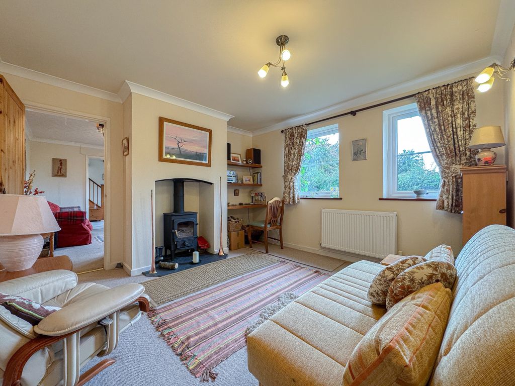 Property photo 2 of 26 Family Room_Snug (2)