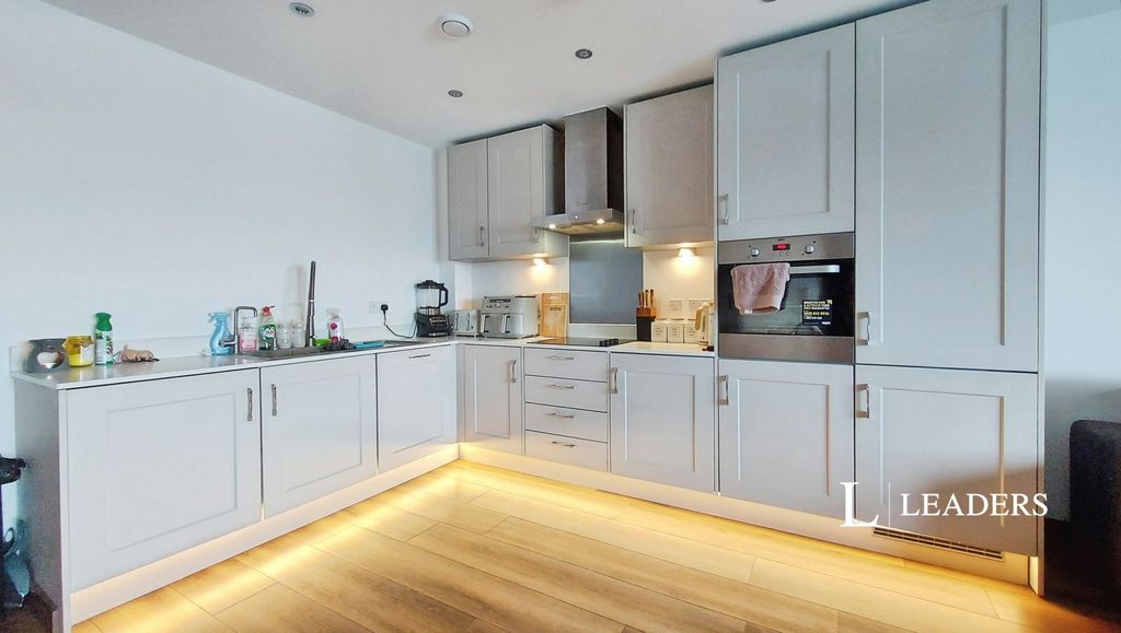 Property photo 3 of 11 Kitchen