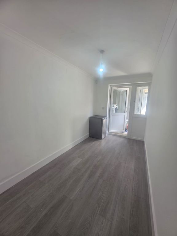 Property photo 1 of 13 Room