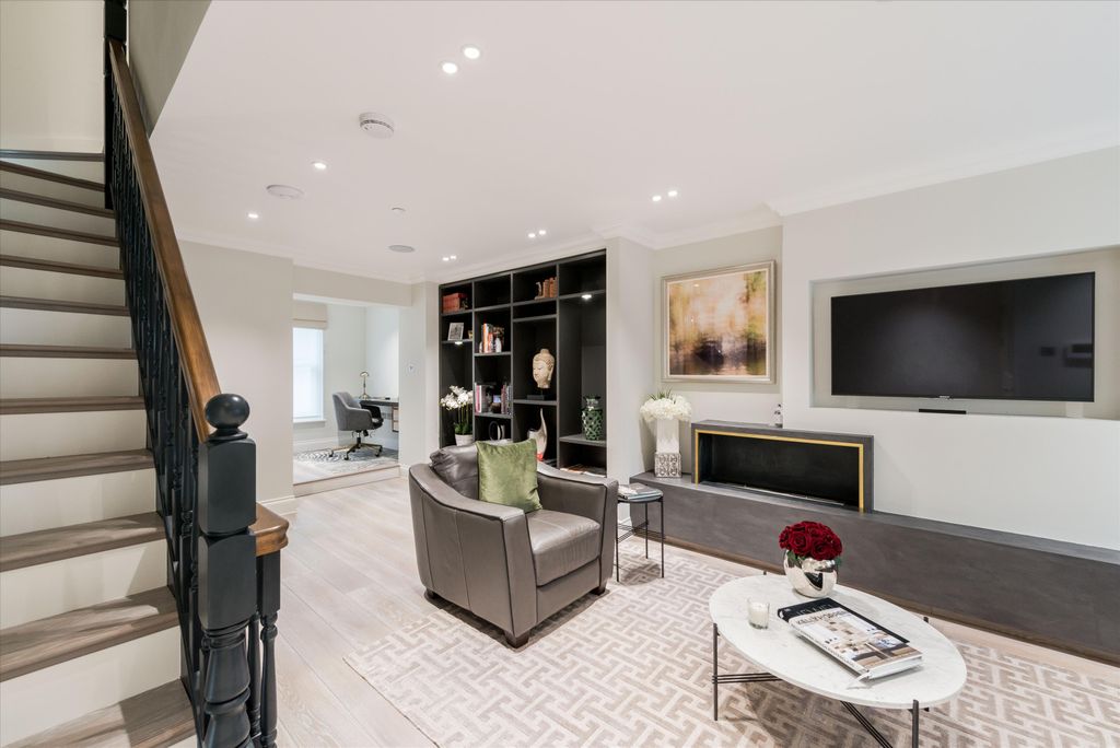 Property photo 2 of 19 Image