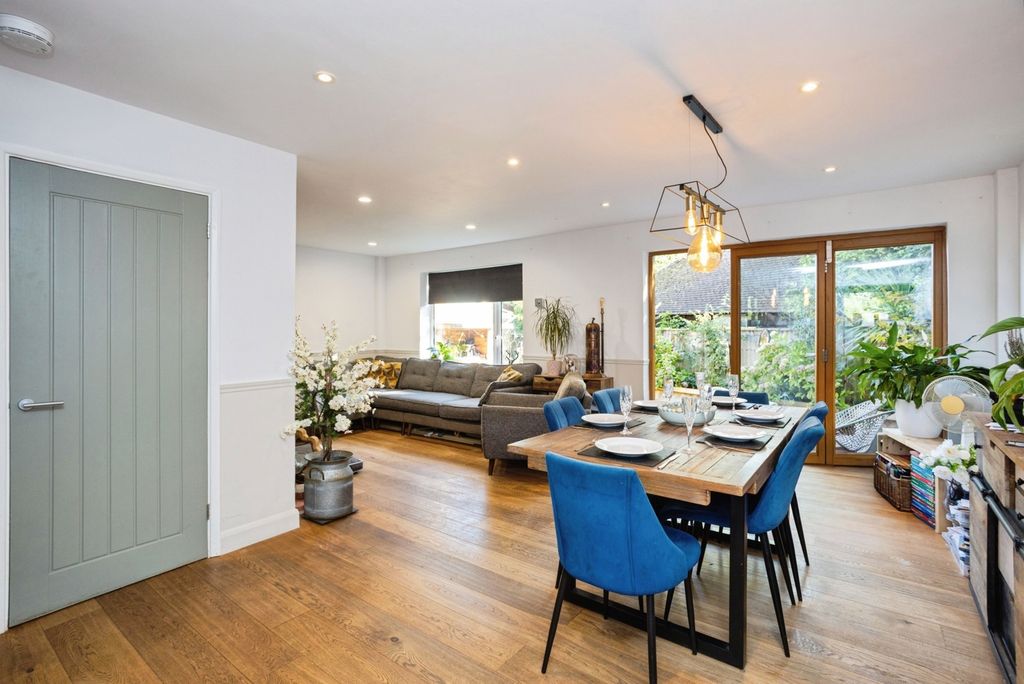 Property photo 2 of 12 Pbox-Img.Jpg
