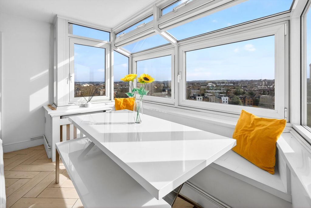 Property photo 3 of 13 Conservatory