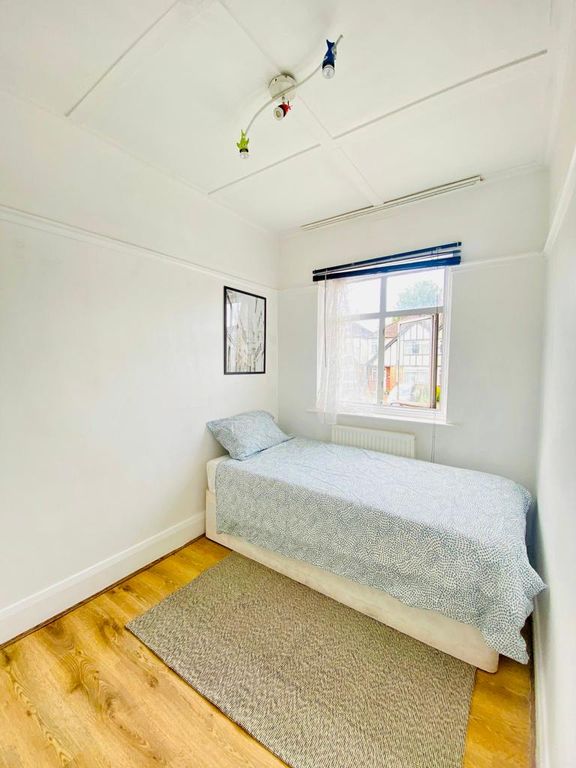 Property photo 1 of 2 Room