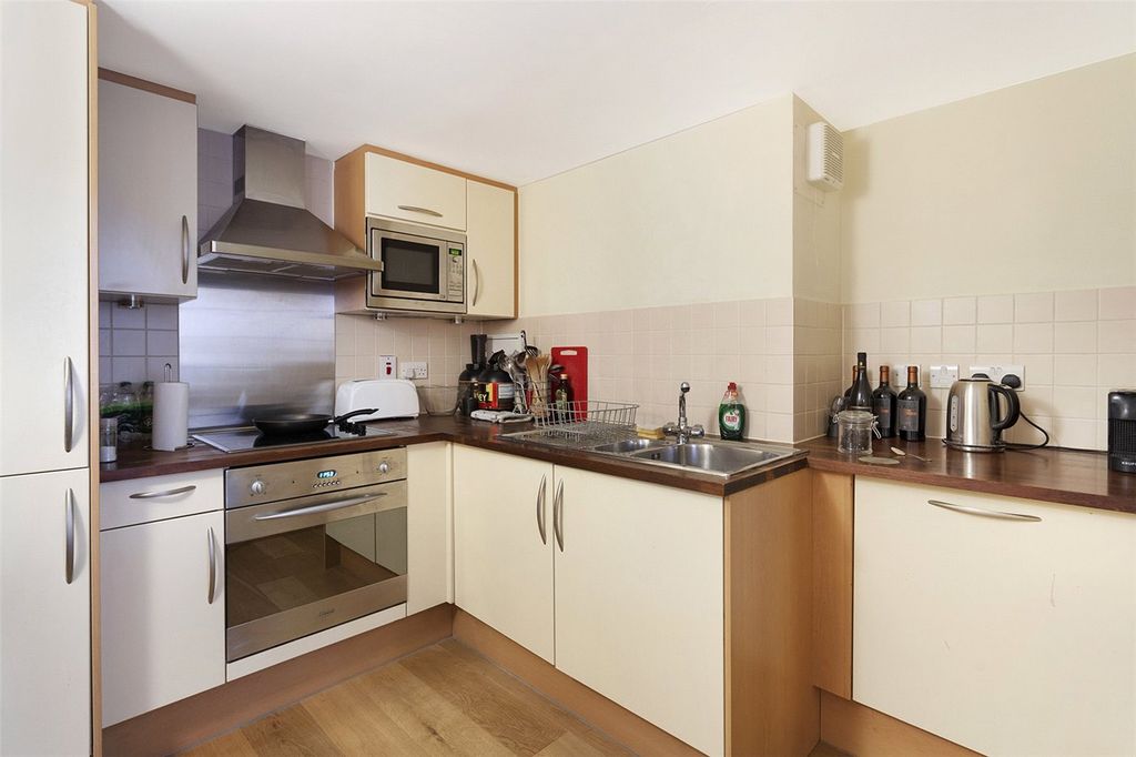 Property photo 3 of 8 Kitchen