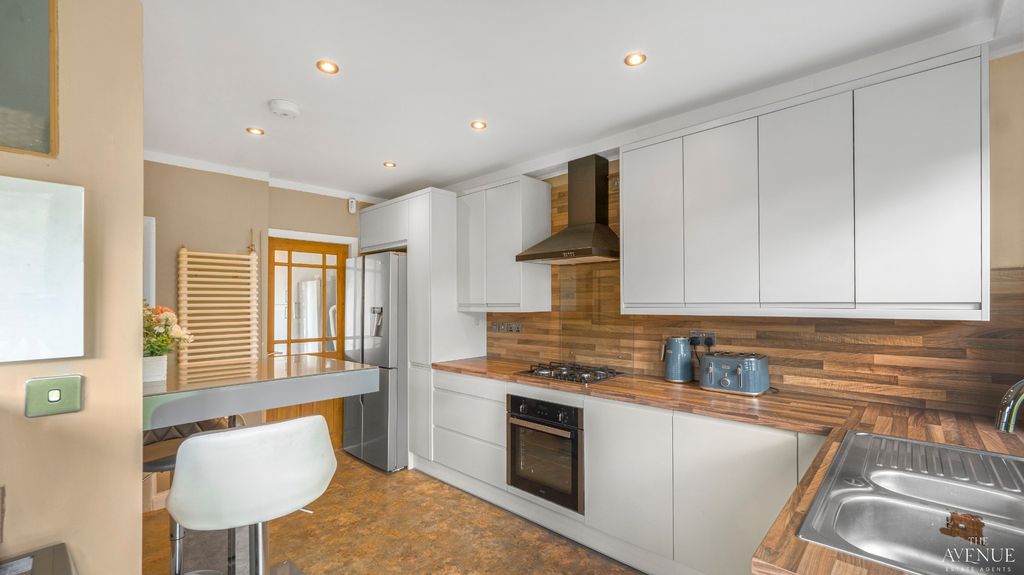 Property photo 2 of 25 5073453