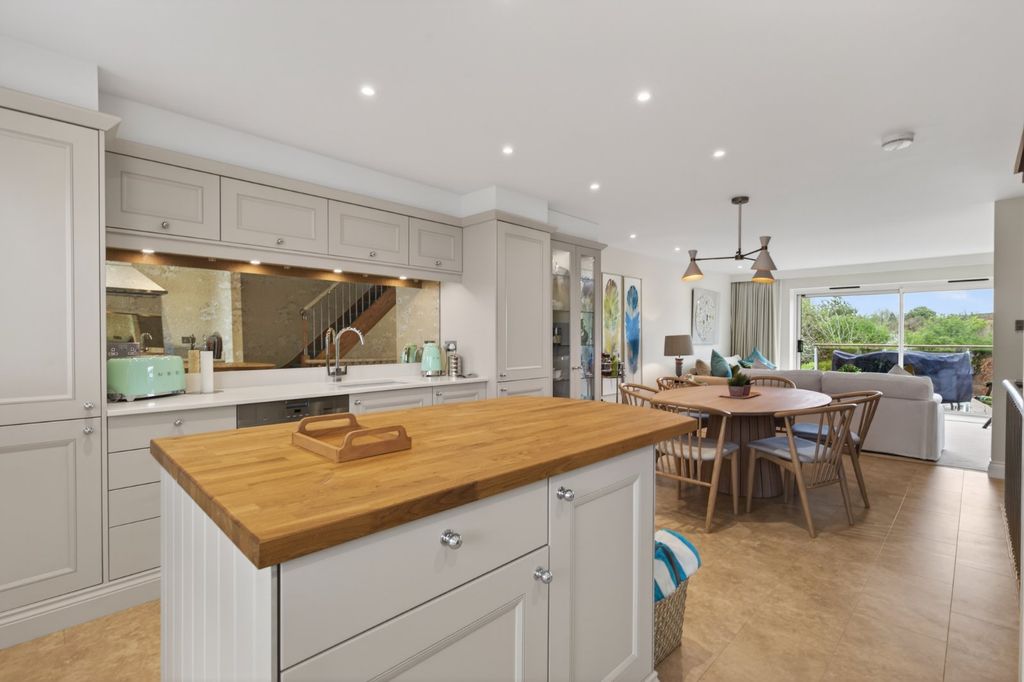 Property photo 3 of 15 Open Plan Area