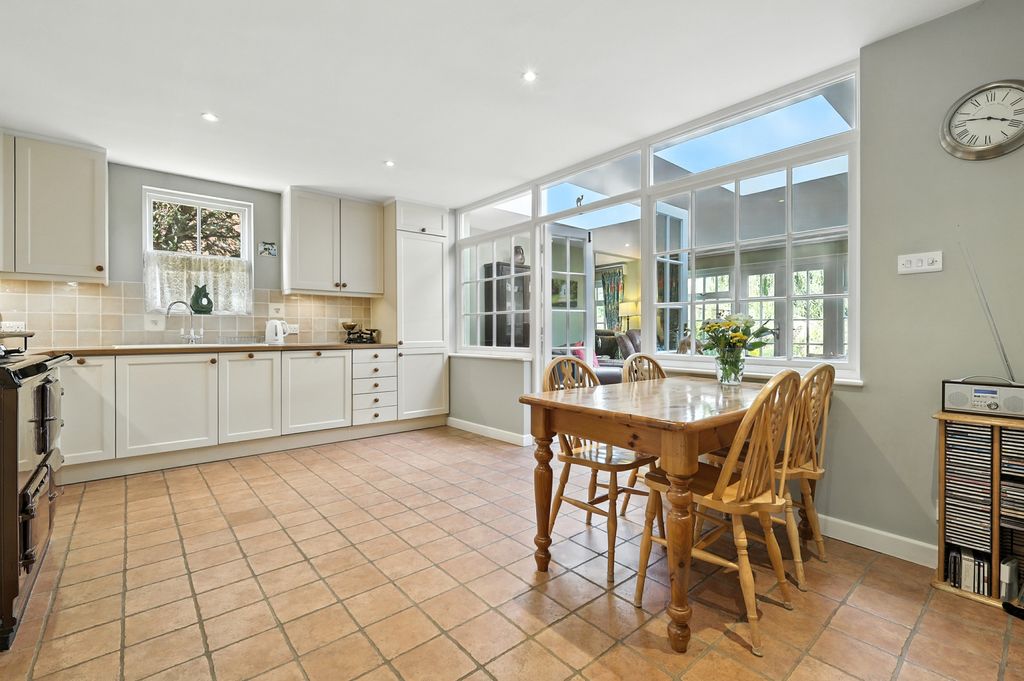 Property photo 3 of 22 91Highstreetp