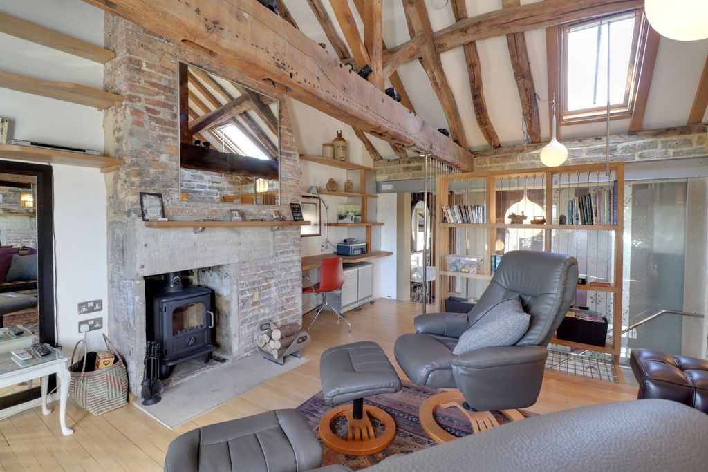 Property photo 2 of 24 Lounge