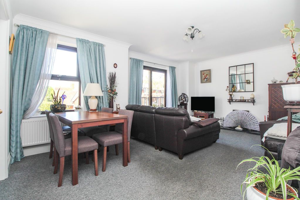 Property photo 2 of 18 Living Room