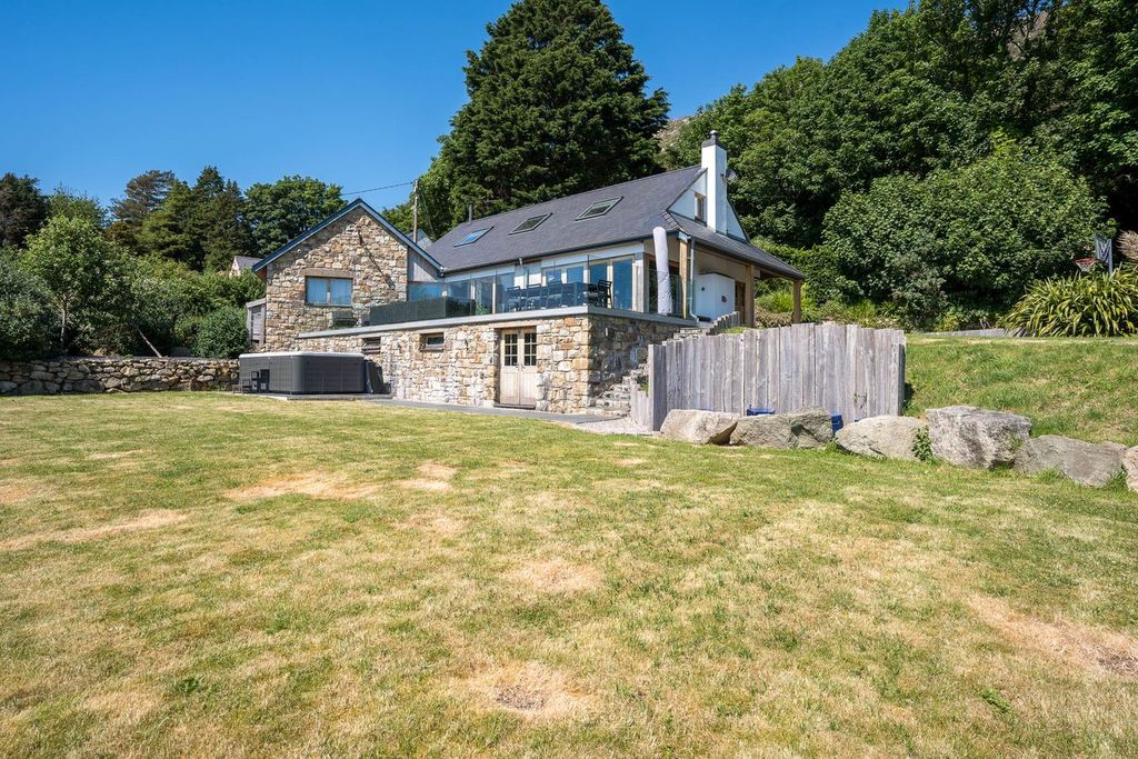 Property photo 1 of 52