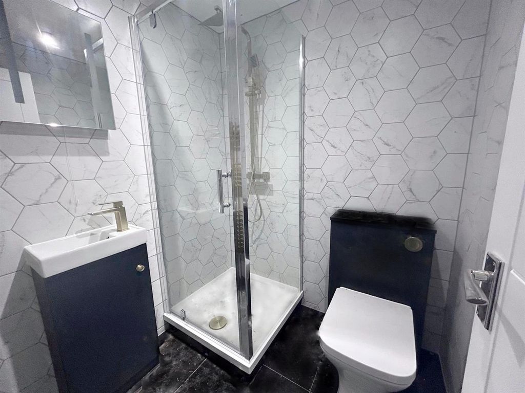 Property photo 3 of 4 Bathroom