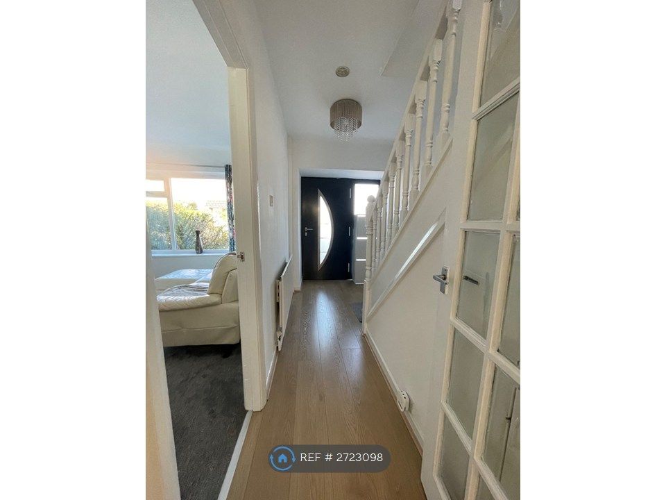 Property photo 3 of 18 Entrance