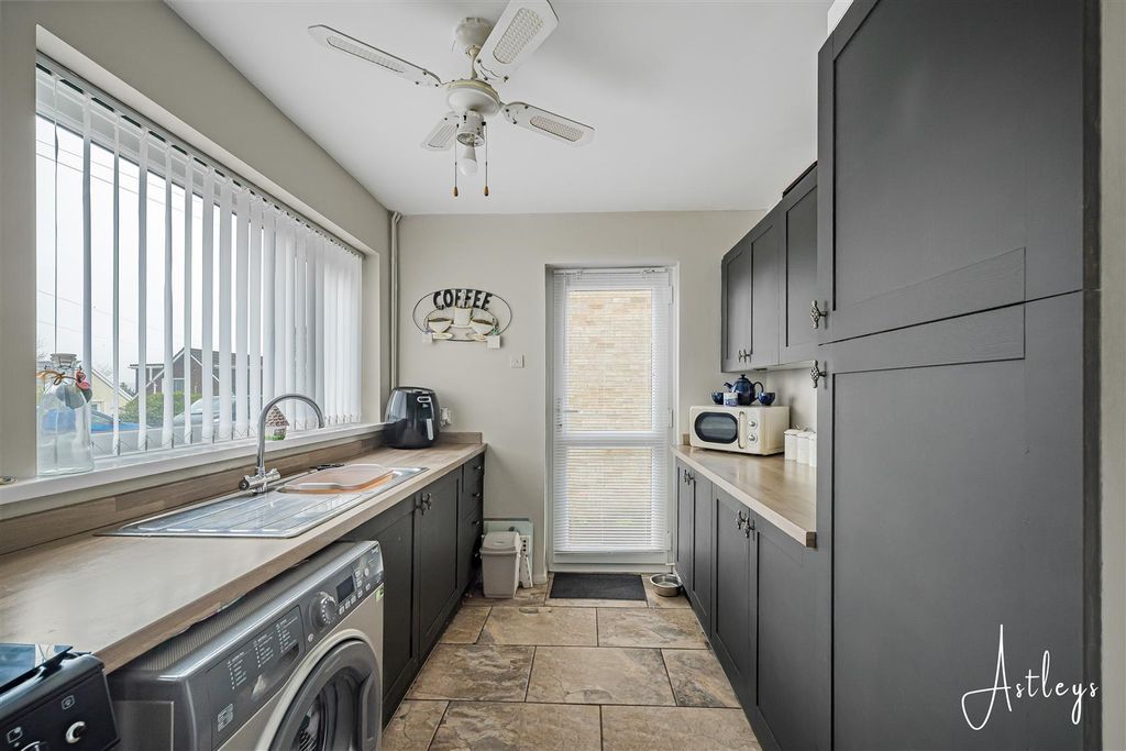 Property photo 2 of 16 Kitchen