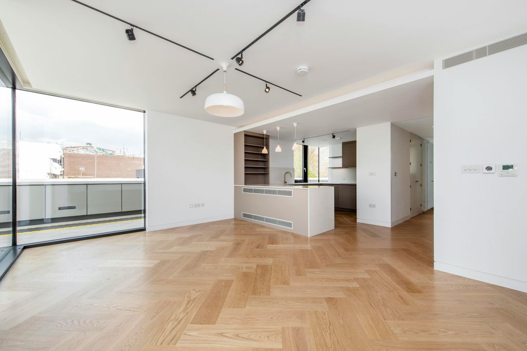 Property photo 1 of 11 Kitchen/Reception Room