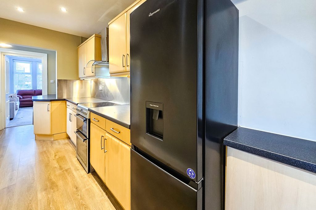 Additional image 7 of 2 bed flat for sale4 West Cliffe Grove, Harrogate HG2