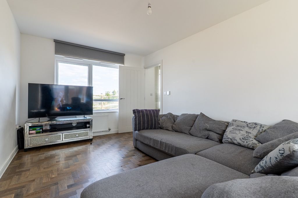 Property photo 3 of 15 3863913
