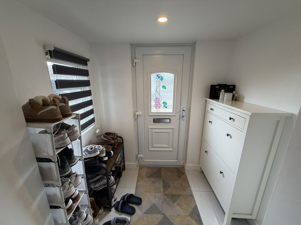 Property photo 3 of 28