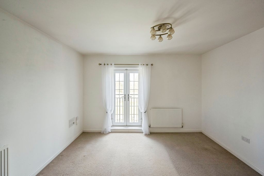 Property photo 3 of 11 Living Room