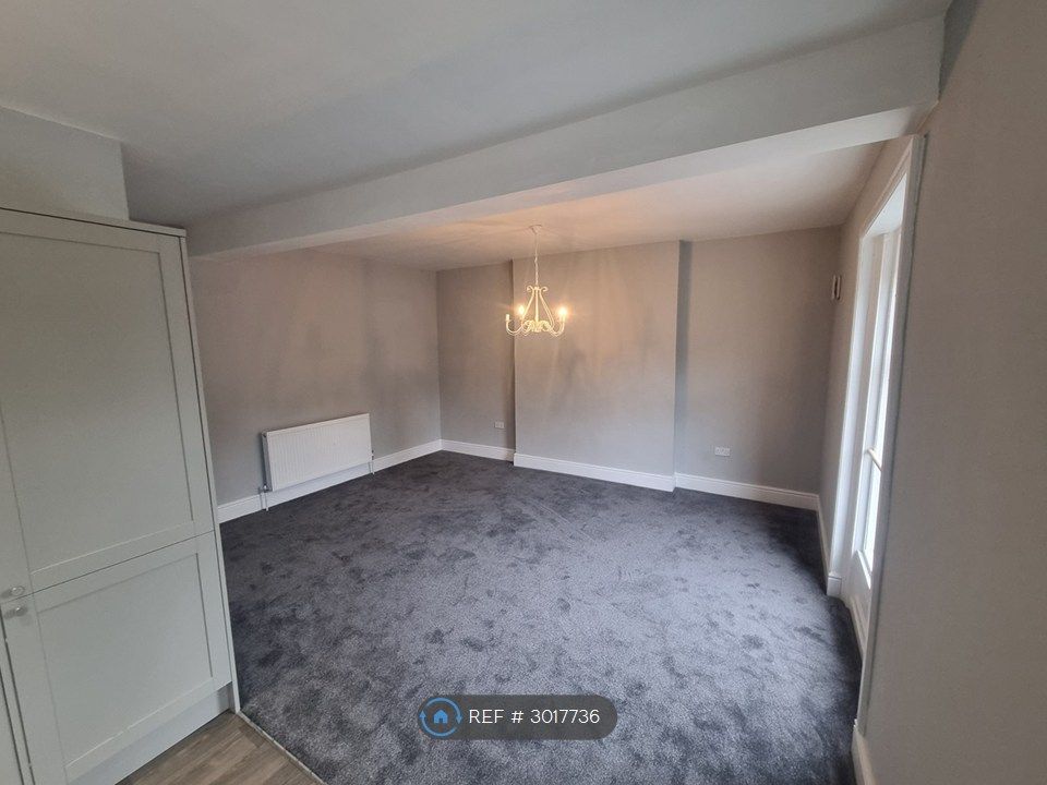 Property photo 3 of 11 Living Room