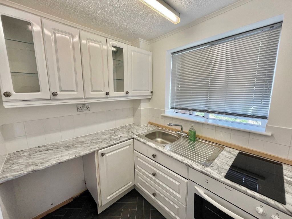 Property photo 2 of 5 Kitchen