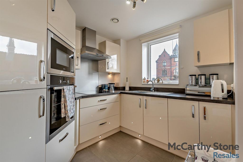 Property photo 3 of 20 8639236-Interior06-800.Jpg