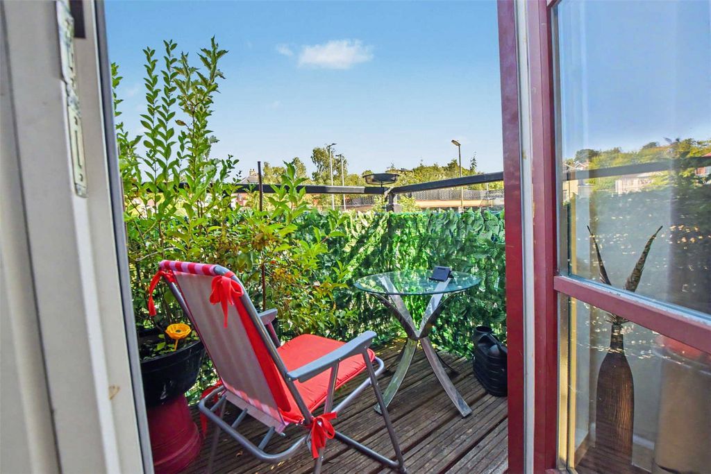 Property photo 2 of 12 Picture No. 21