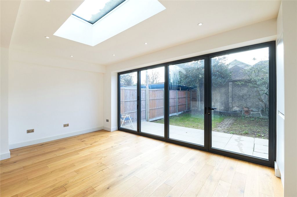 Property photo 3 of 22 Picture No. 05