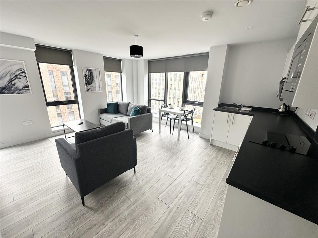 Property photo 3 of 11 Lounge