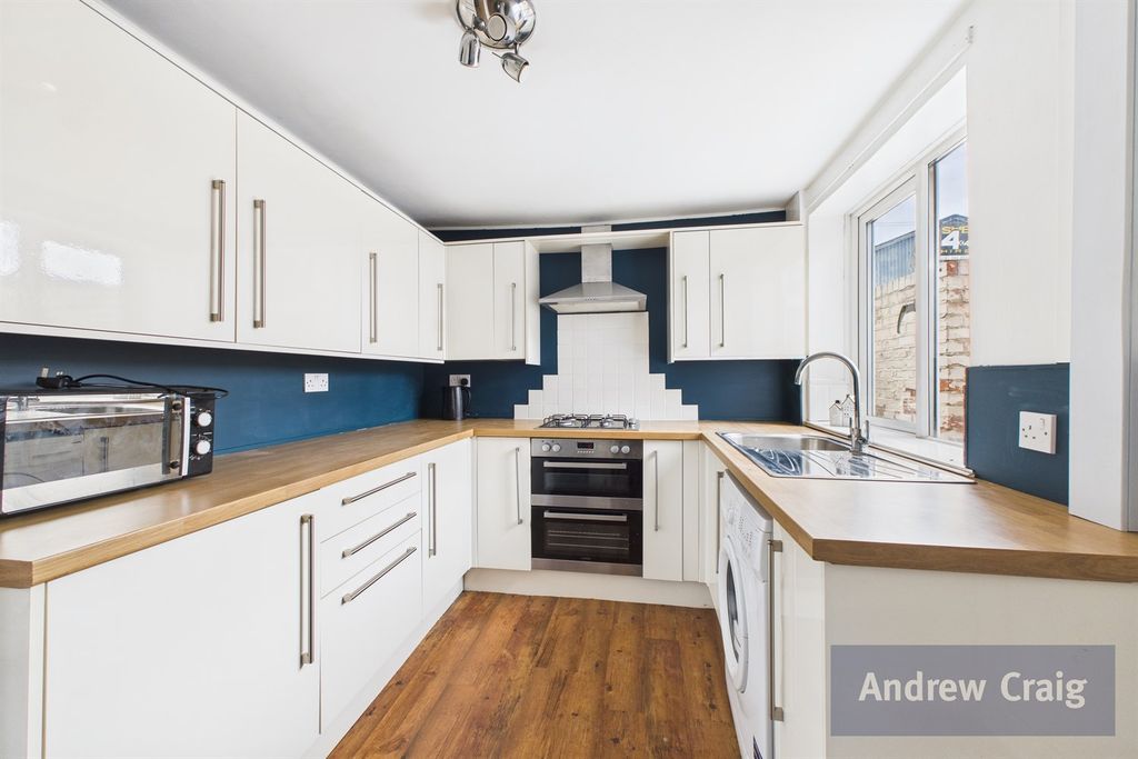 Property photo 3 of 14 Kitchen