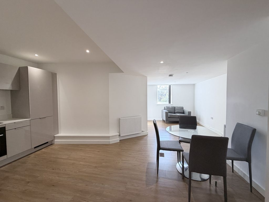 Property photo 3 of 8 Gallery