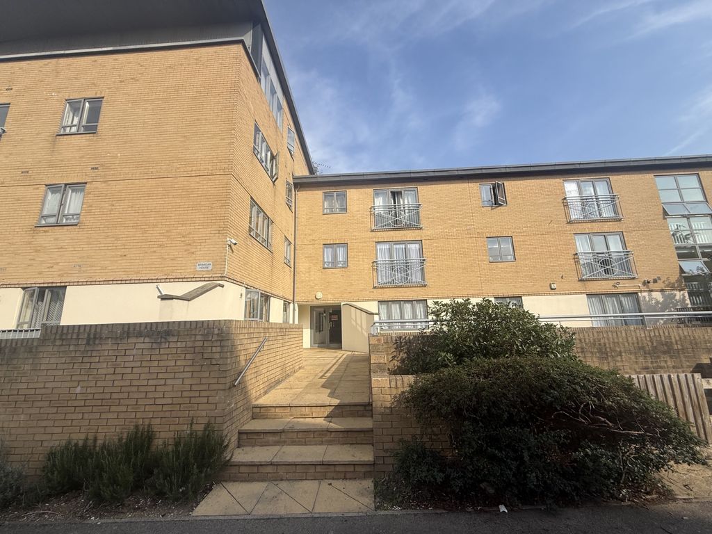 Property photo 1 of 11 Two Bedroom Flat To Rent