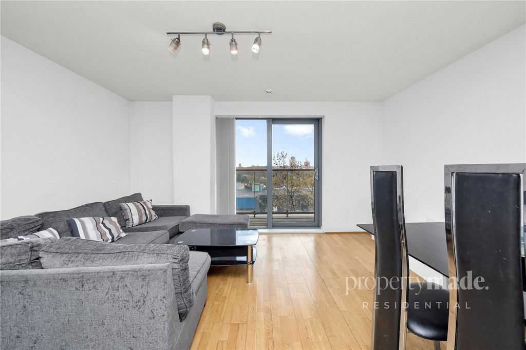 Property photo 1 of 19 Picture No. 08