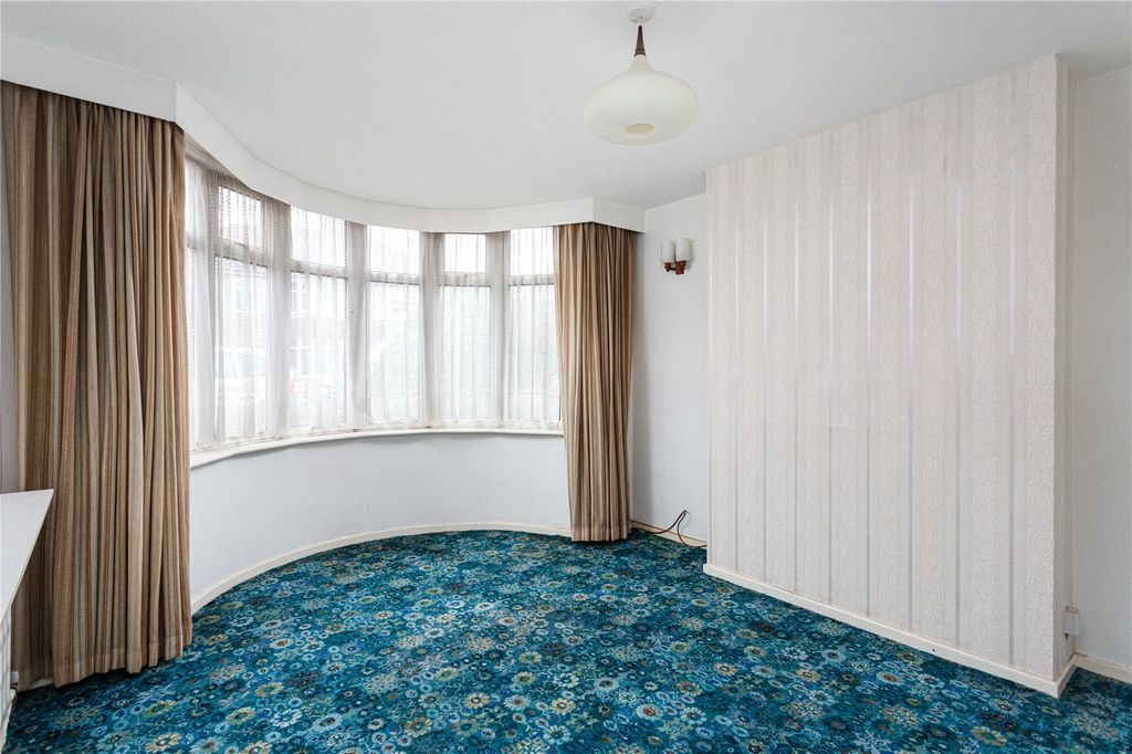 Property photo 3 of 14 Photos