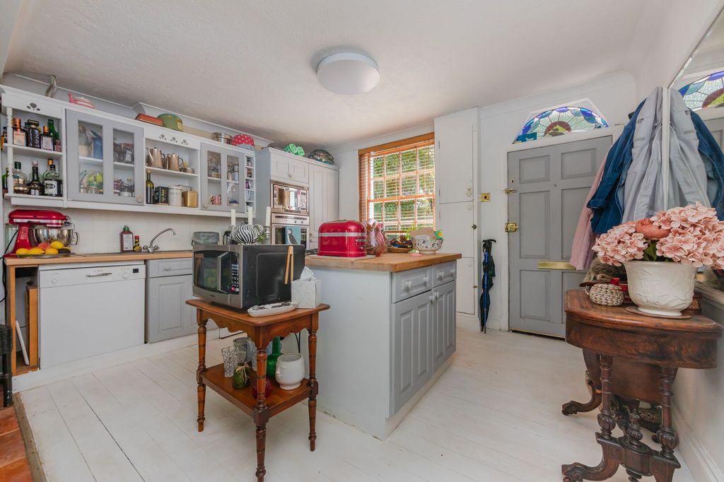 Property photo 3 of 18