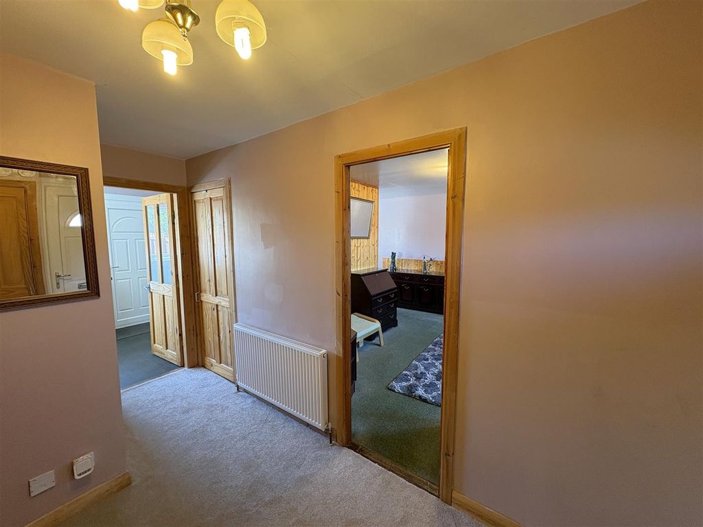 Property photo 3 of 21 Entrancehallwayimg_0114.Jpg