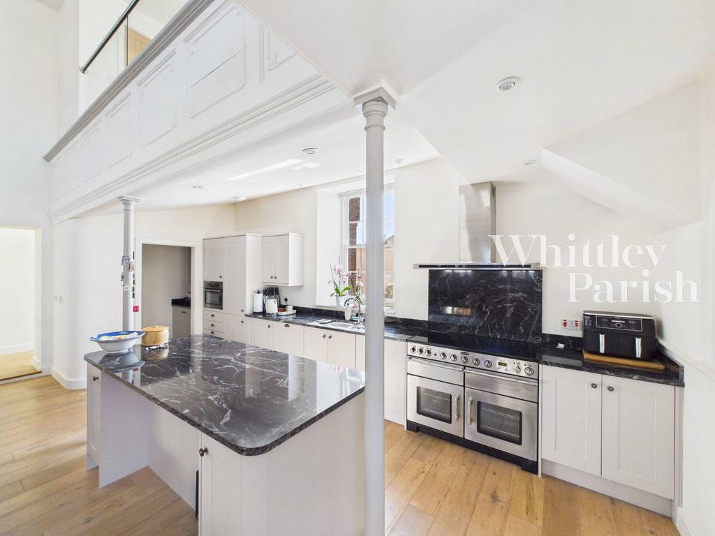 Property photo 2 of 34