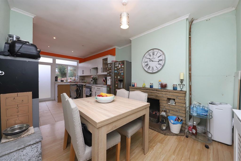 Property photo 2 of 10 Dining Room