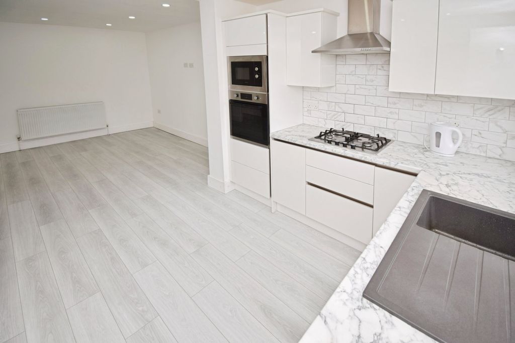 Property photo 2 of 20 Dining Kitchen