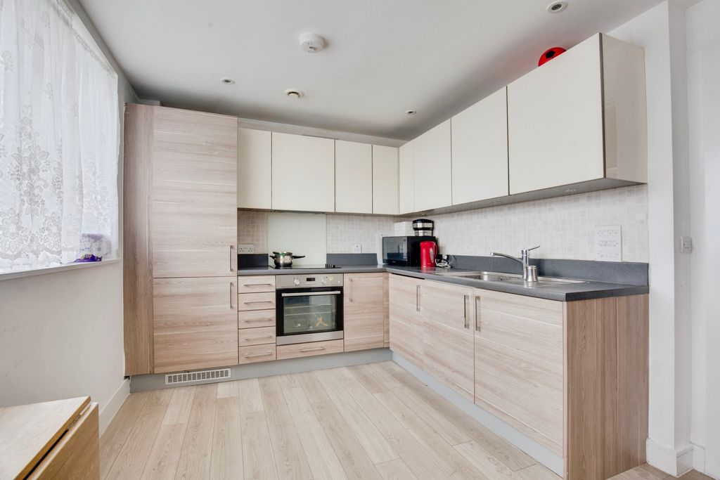 Property photo 2 of 20 842A4178Hdr