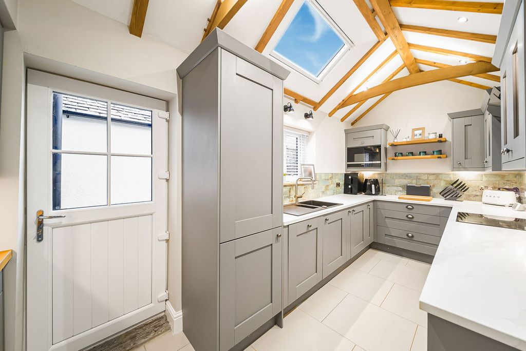 Property photo 2 of 34