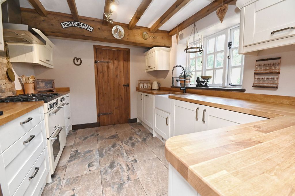 Property photo 3 of 44