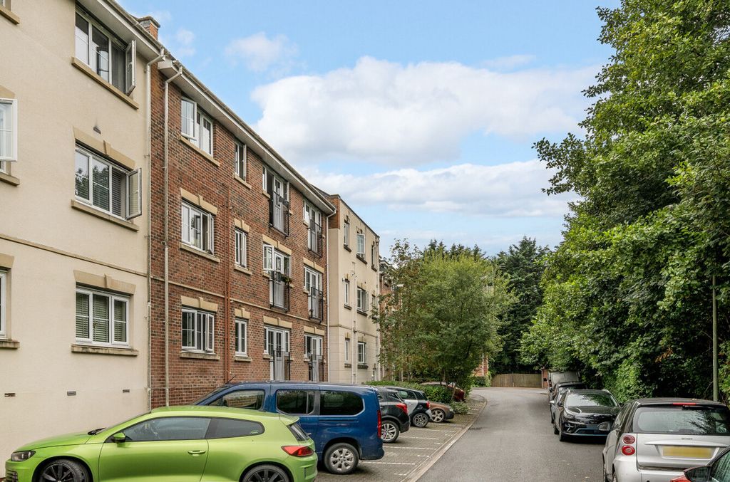 Property photo 2 of 17